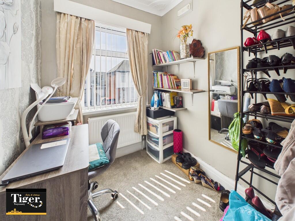 CAM02176G0-PR0652...