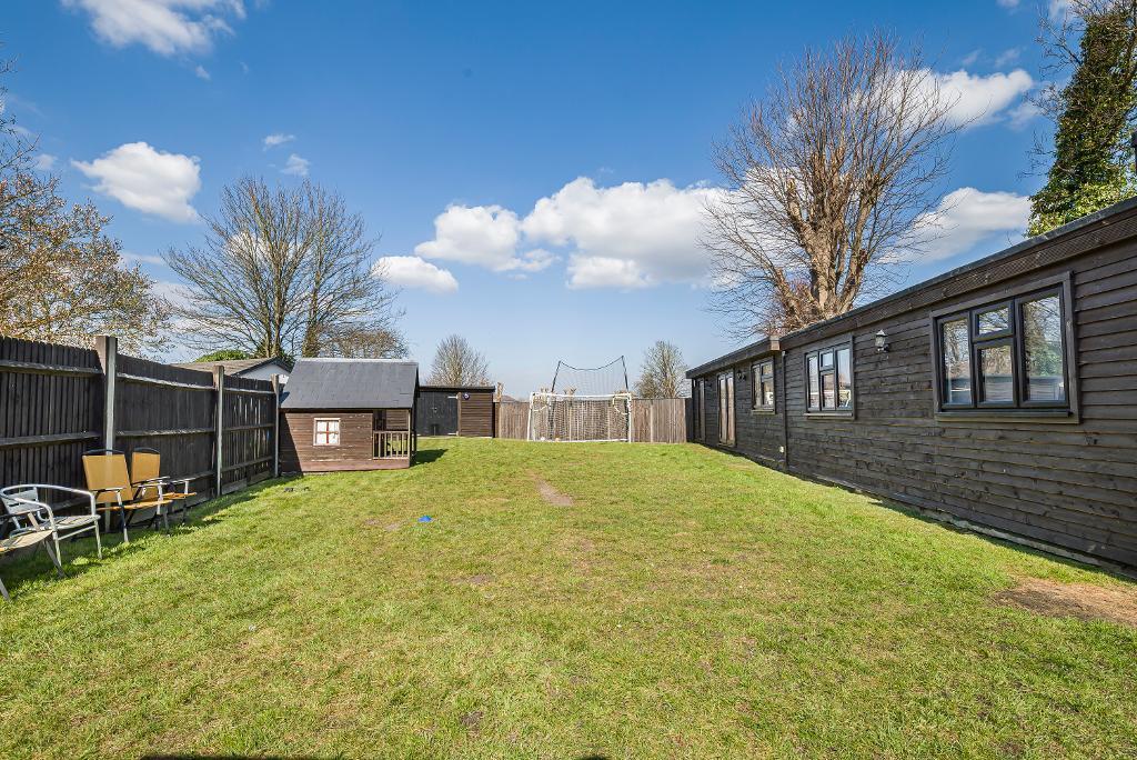 REAR GARDEN + OUTBUILDING