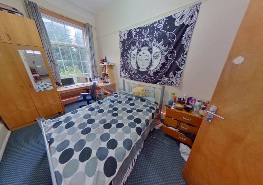 Cozy double bedroom featuring a comfortable dou...