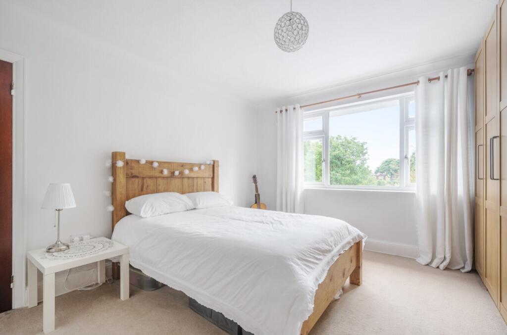 1303703-15-684b44894510b-ARW