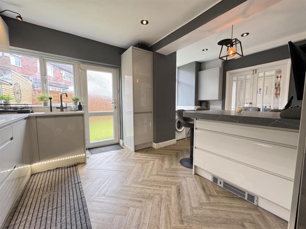 IMG_9885 (Large).JPG