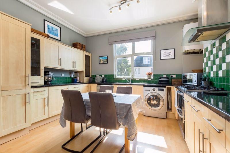 Kitchen/Dining...