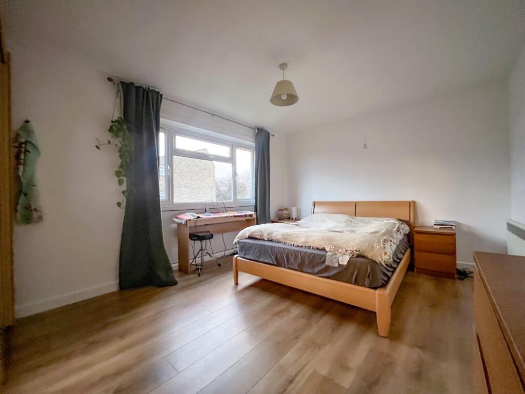 Bedroom/Living Area