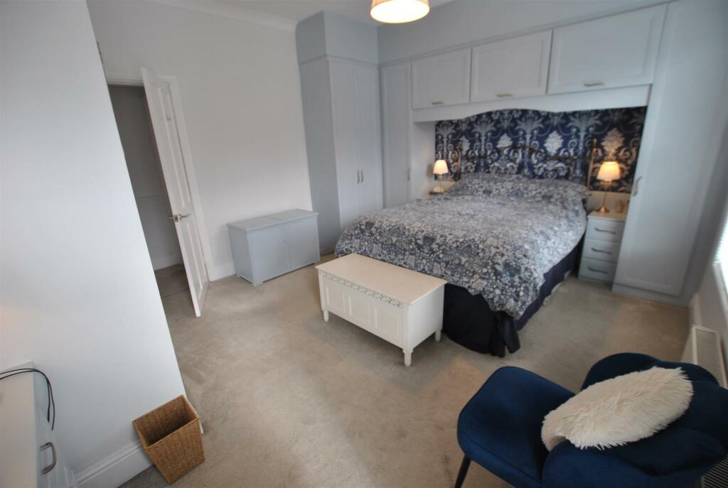 MAIN BEDROOM