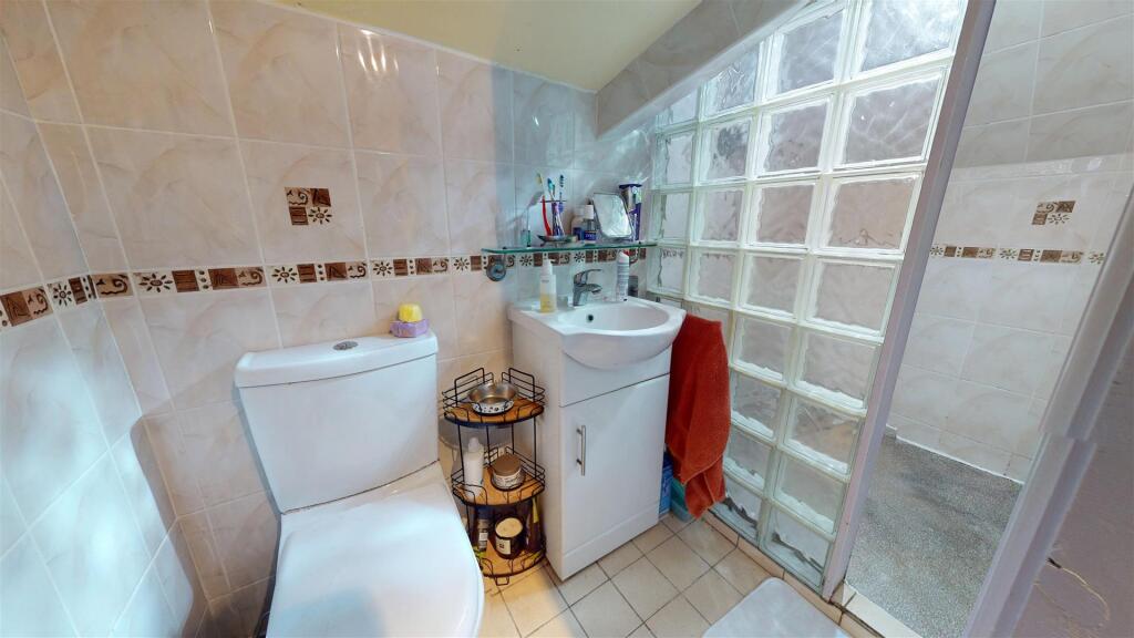 Laurel Road, Bathroom