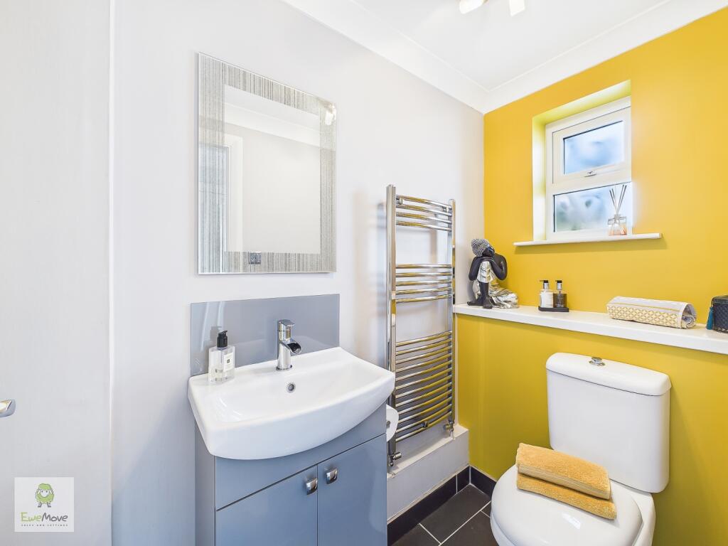 CAM02308G0-PR0189-STILL027-2