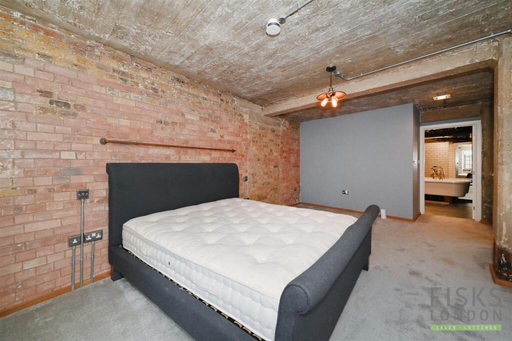 studio b master bed 1.jpg