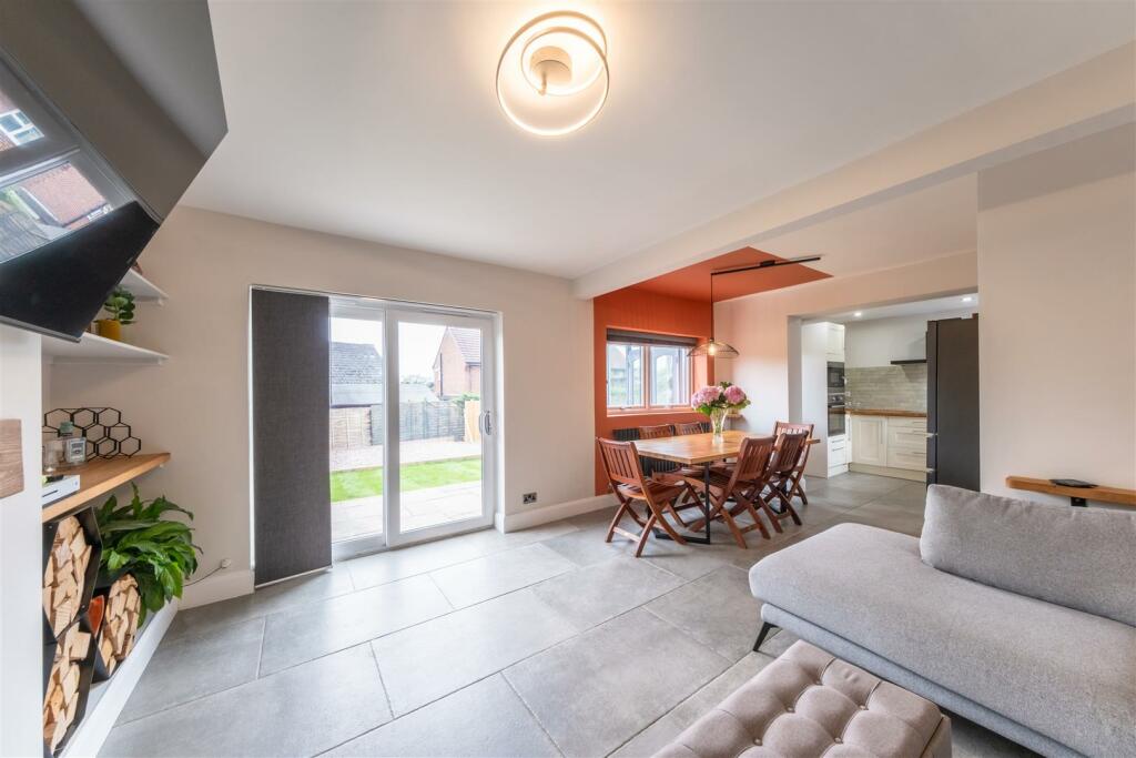 10 Churchill Drive-007.jpg