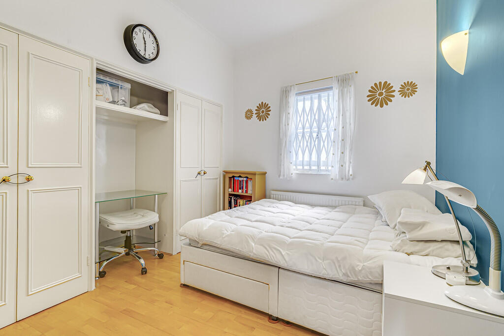 Queen'sGateMews29...