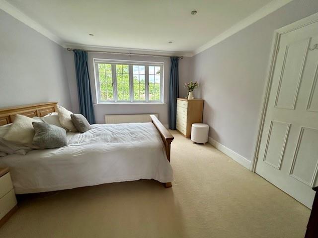 7 Devonshire Drive bedroom main.jpg