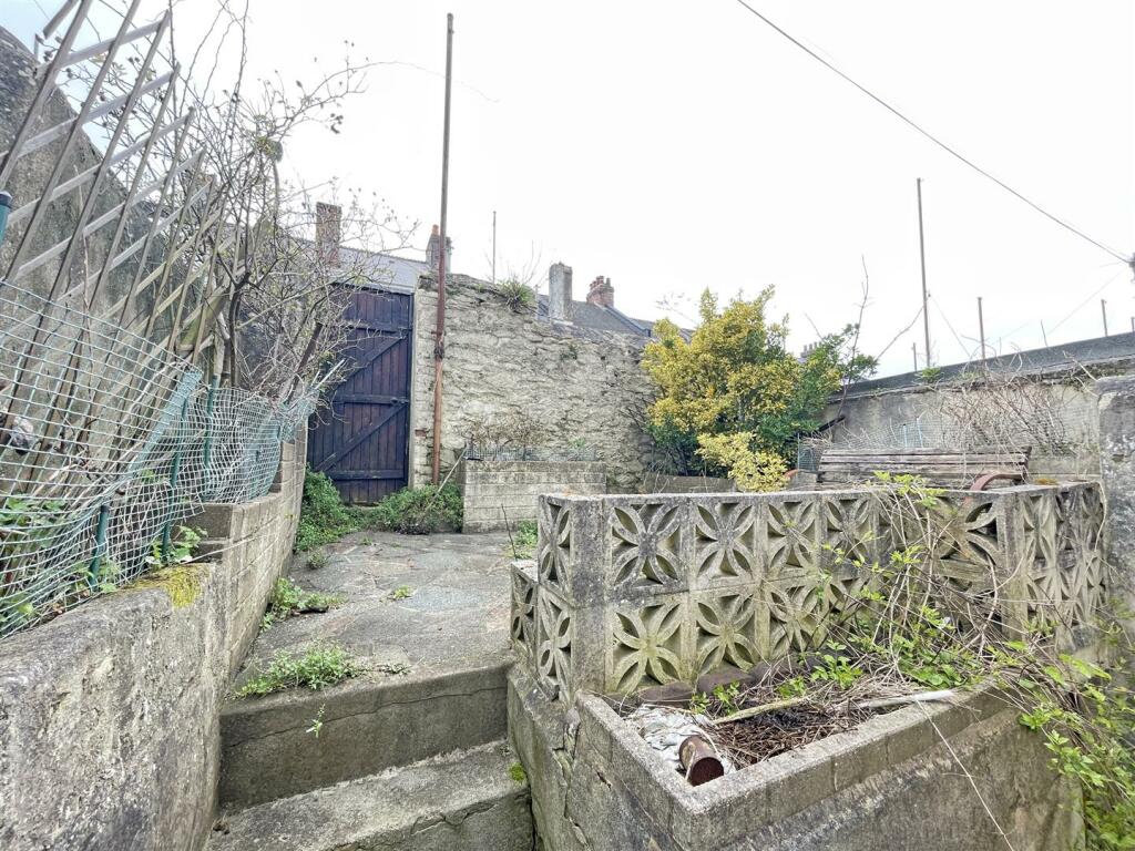 Ocean Street 12 Garden...jpg