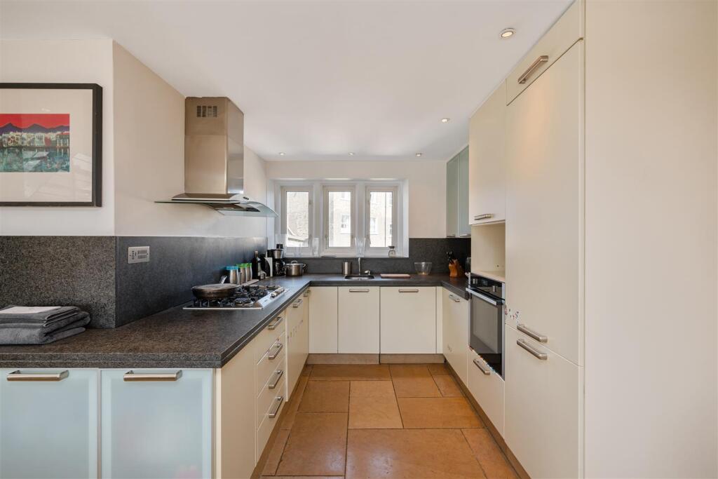 5, 13 Lennox Gardens Hi-4.jpg