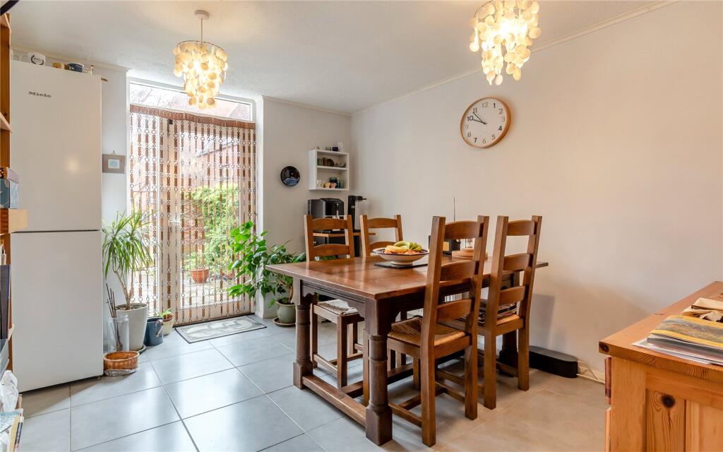 Kitchen/ Dining Room