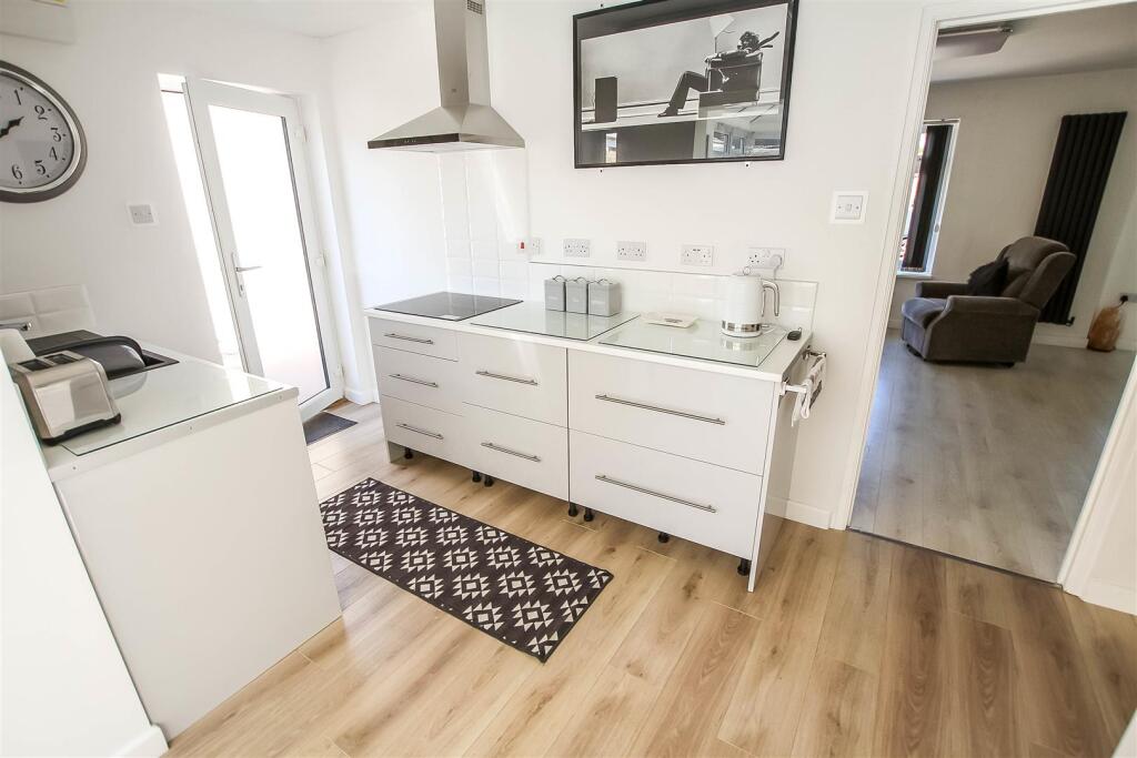 Kitchen (2).jpg