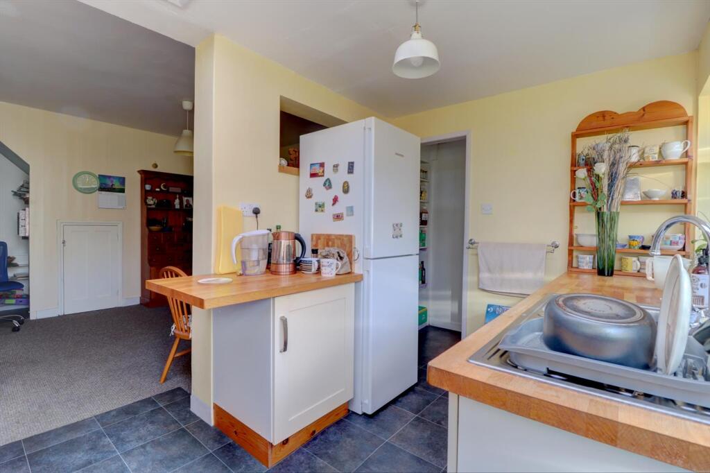 Kitchen iii.jpg