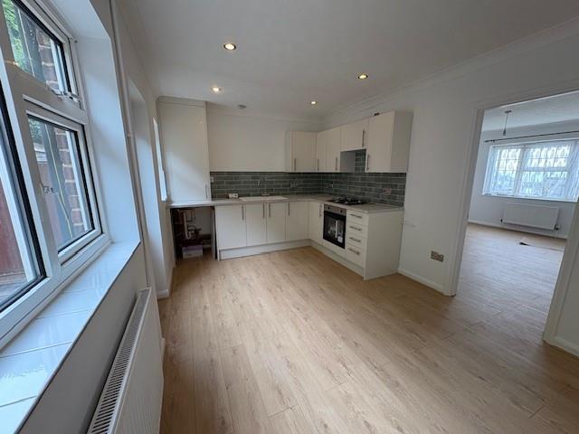 Kitchen 1.jpg