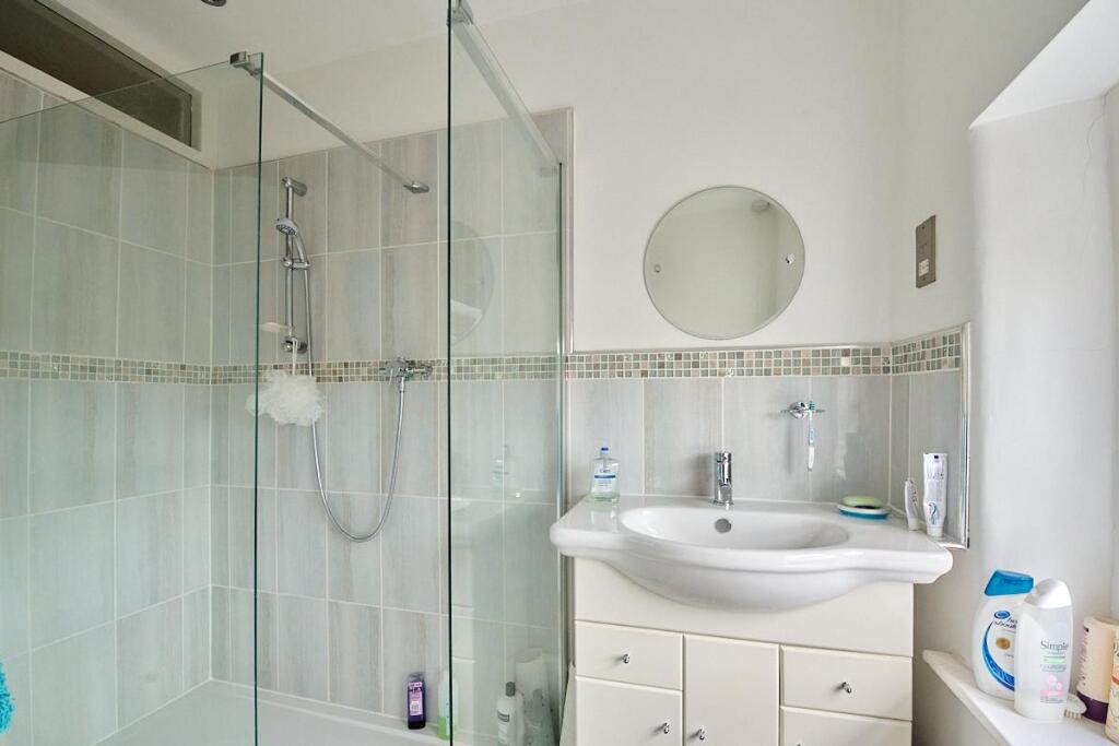 BA15 1EG TOP BATHROOM LO RES_ 1.jpg