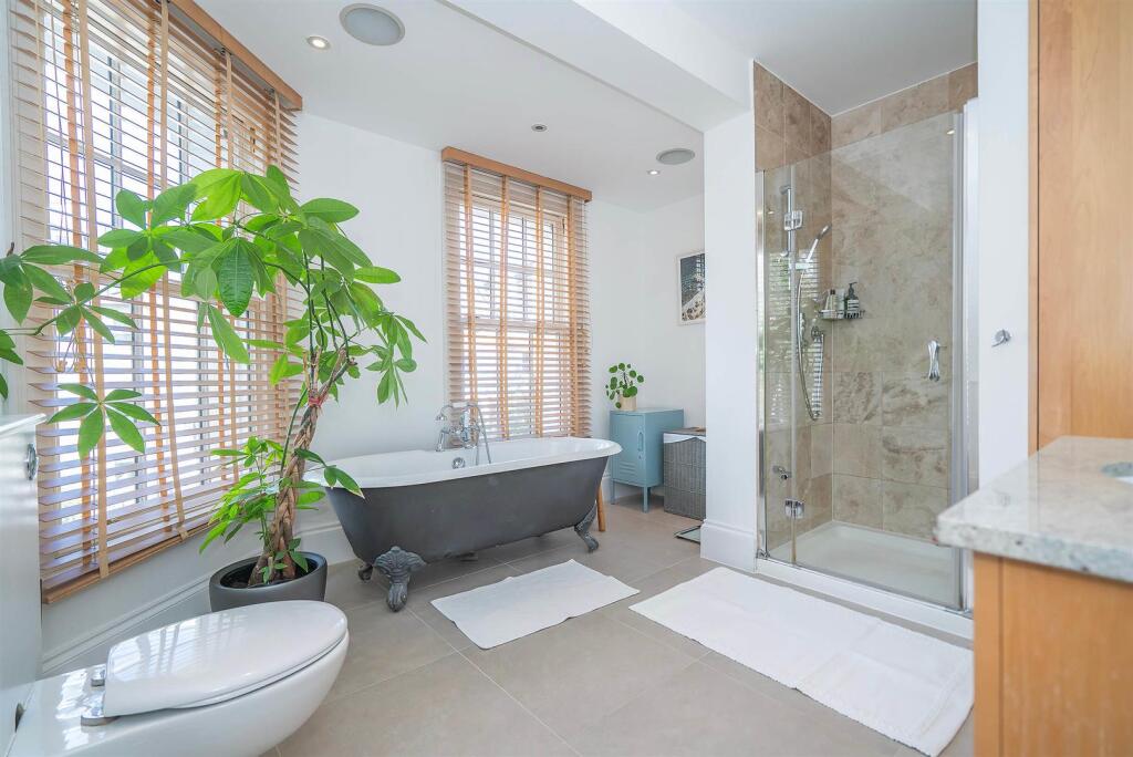 Bedroom 1 En-suite a.jpg