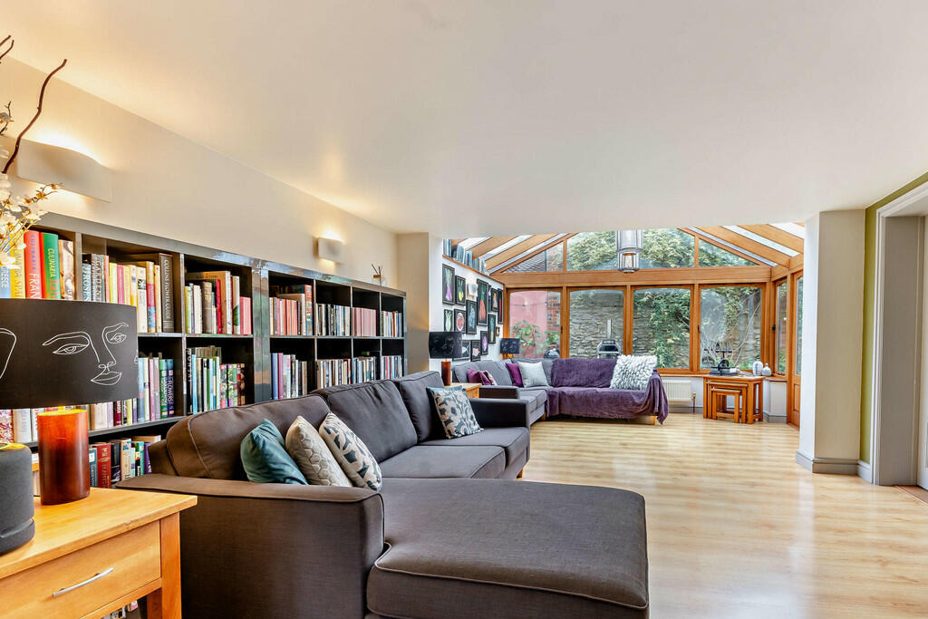 8618429-interior1...