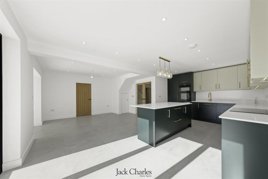 8 Old Hadlow Road 38.JPG