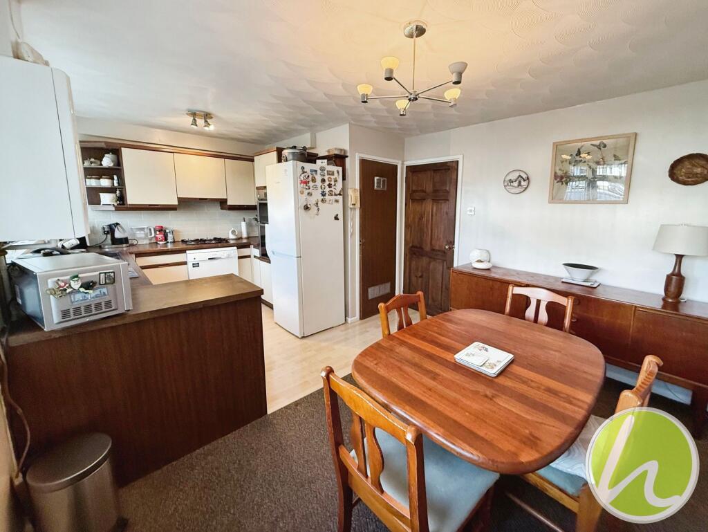 Kitchen/ Dining Room