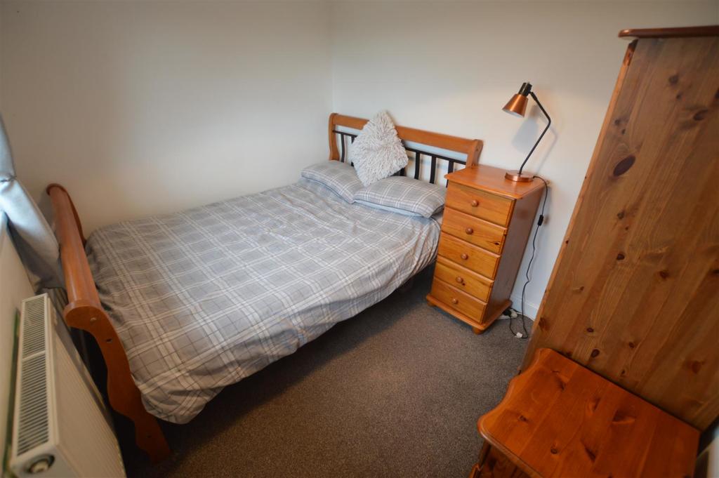 Bed3.JPG
