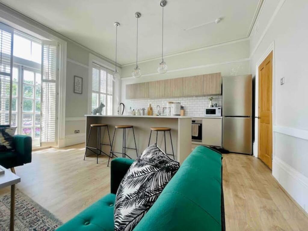 e04b0954-9603-4d52-bc88-880c393d