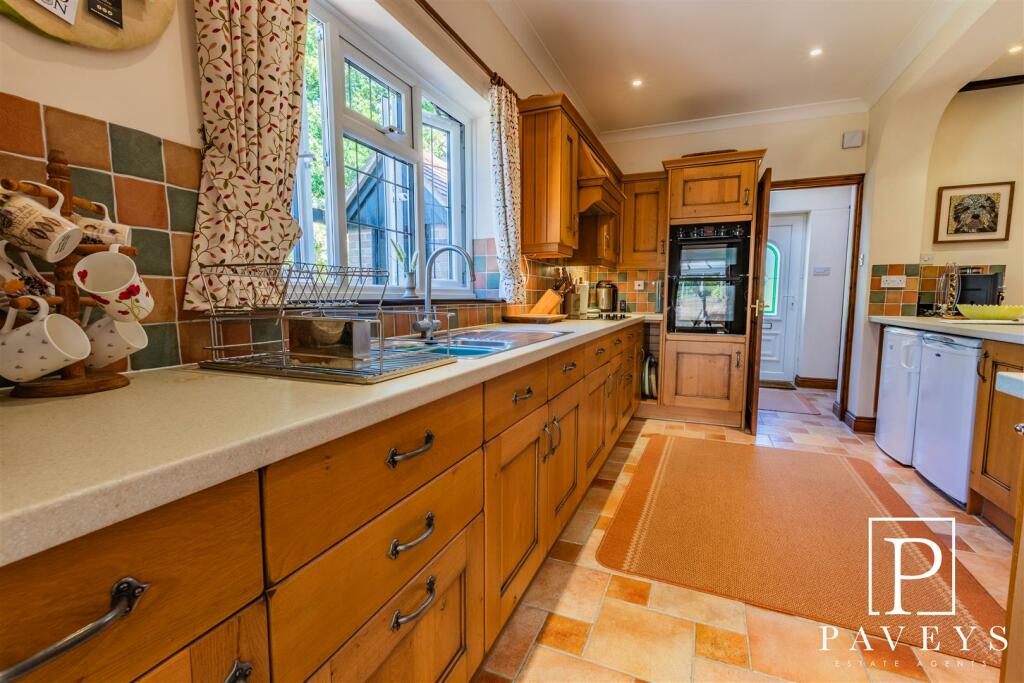 KITCHEN BREAKFAST ROOM