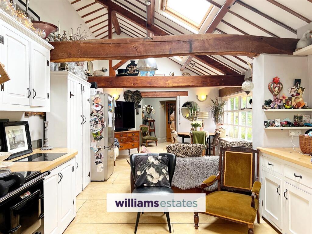 Kitchen/Living Area