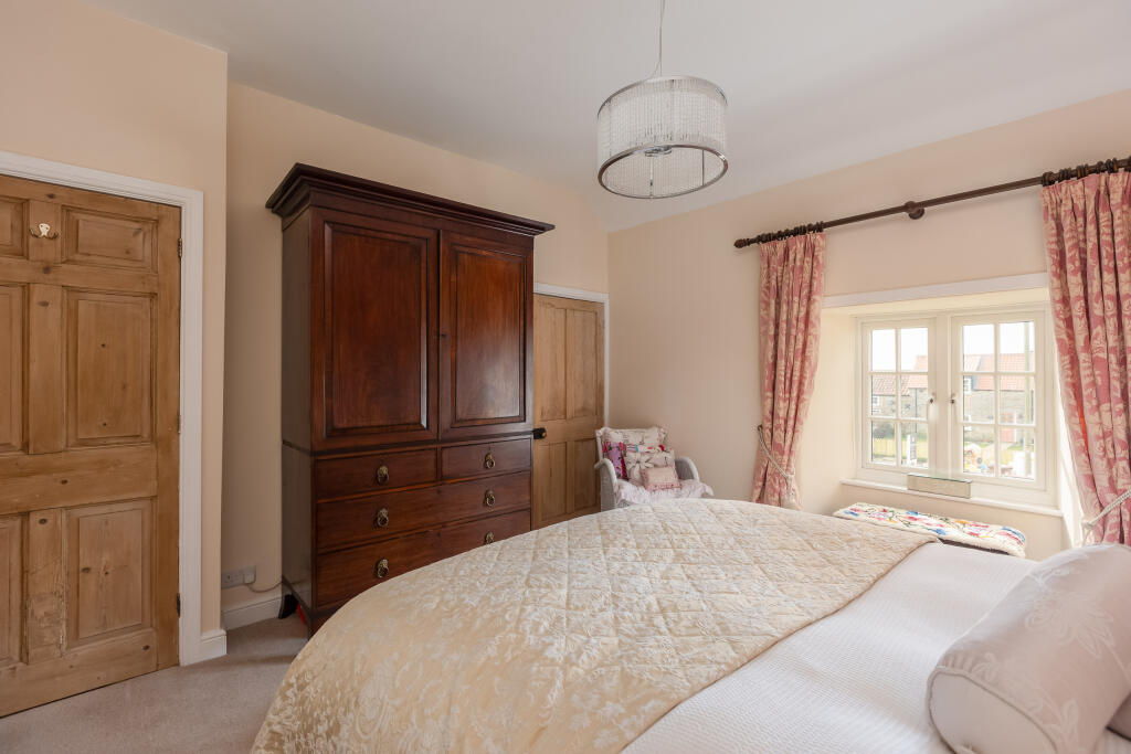 Rose Cottage Bedroom 1-2