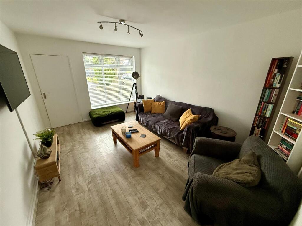 LR82 Lounge.jpg