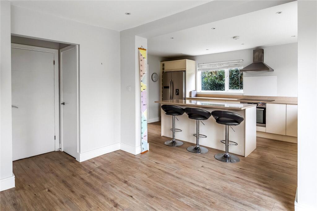 Kitchen/ Dining