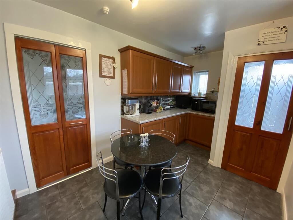 Kitchen: