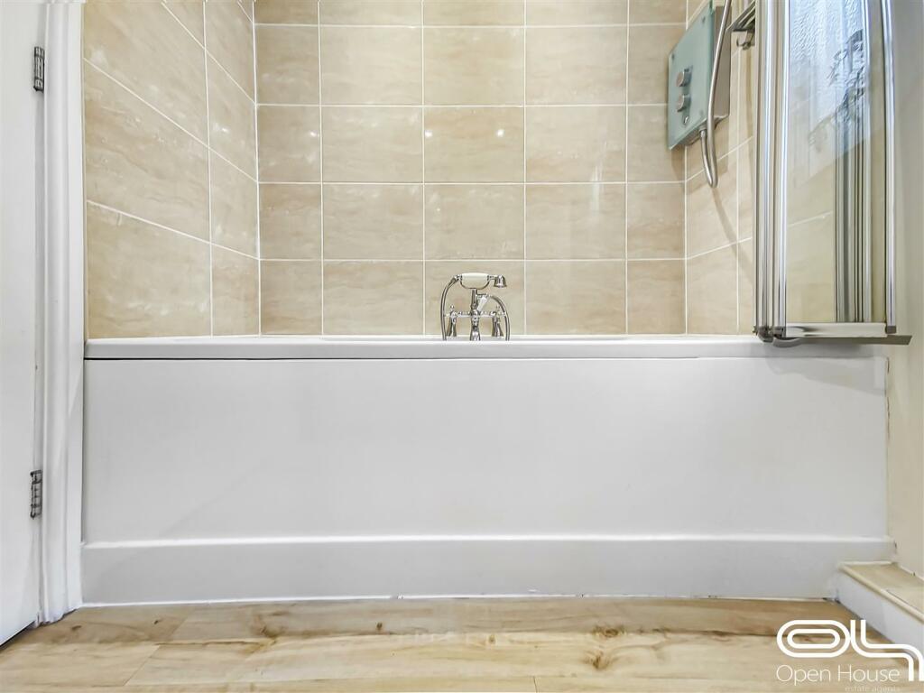 Lawns Drive (36).jpg