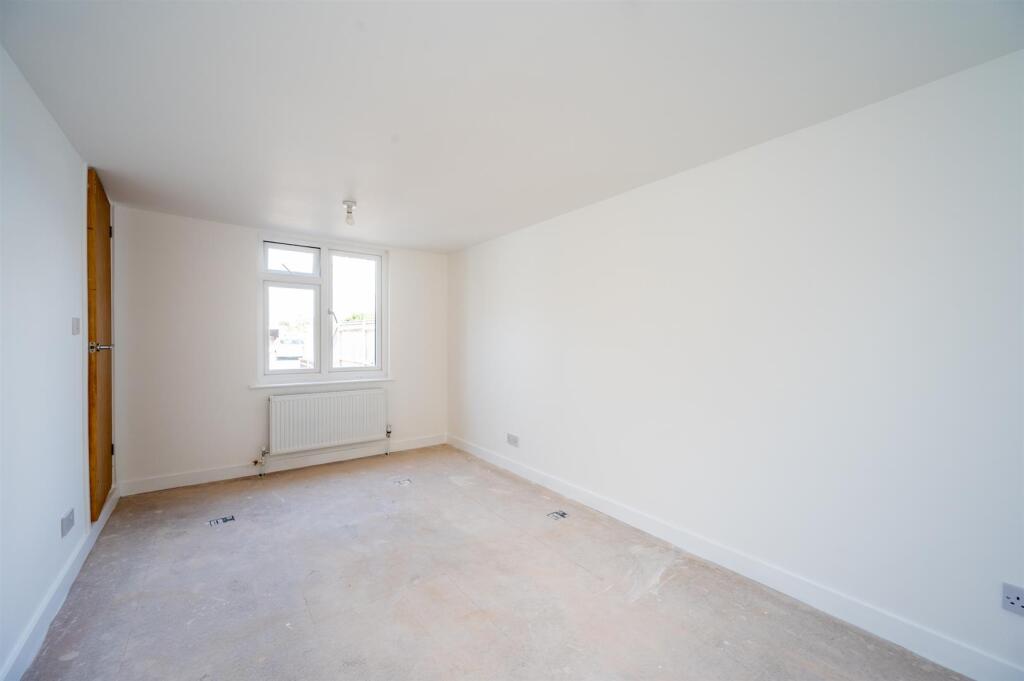 1aEastokeAvenue2214.jpg