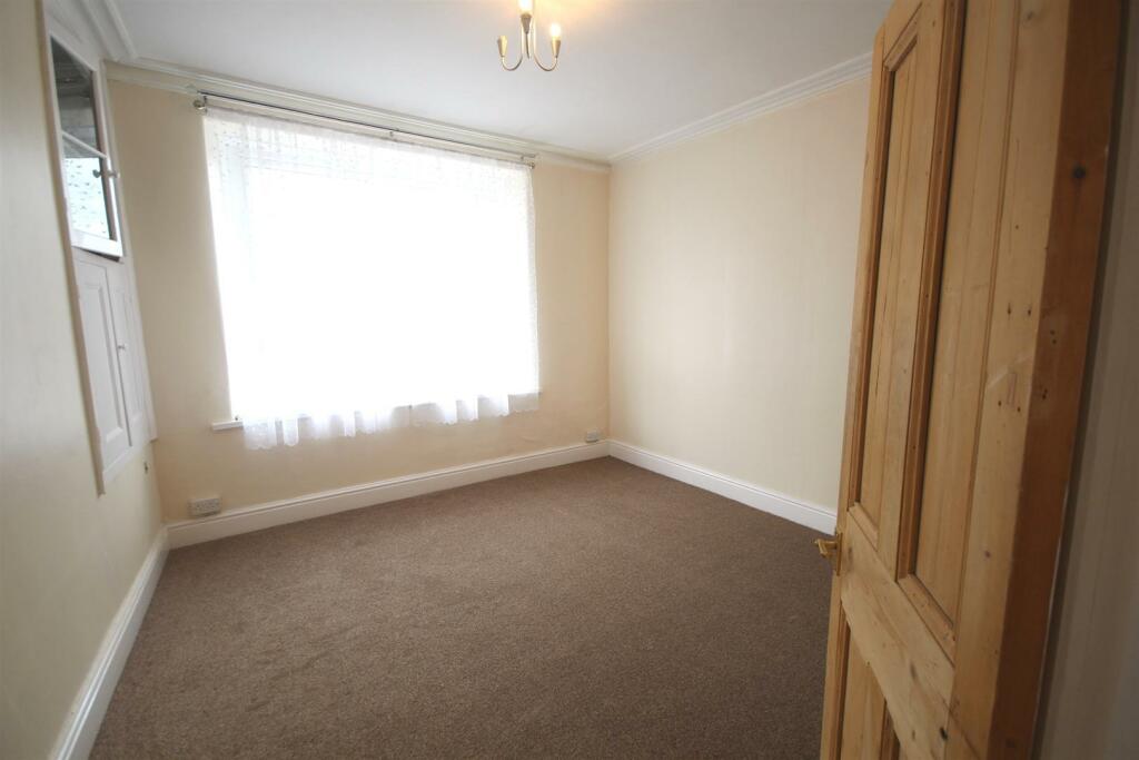 p1732 Bedroom 2.jpg