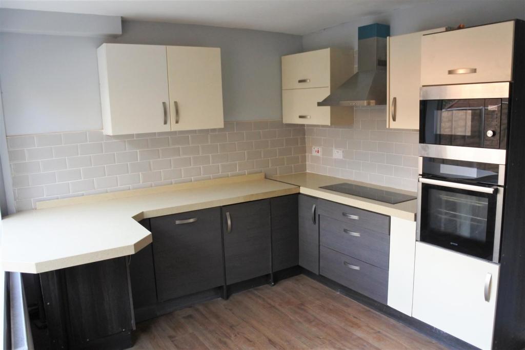 Kitchen 1.JPG