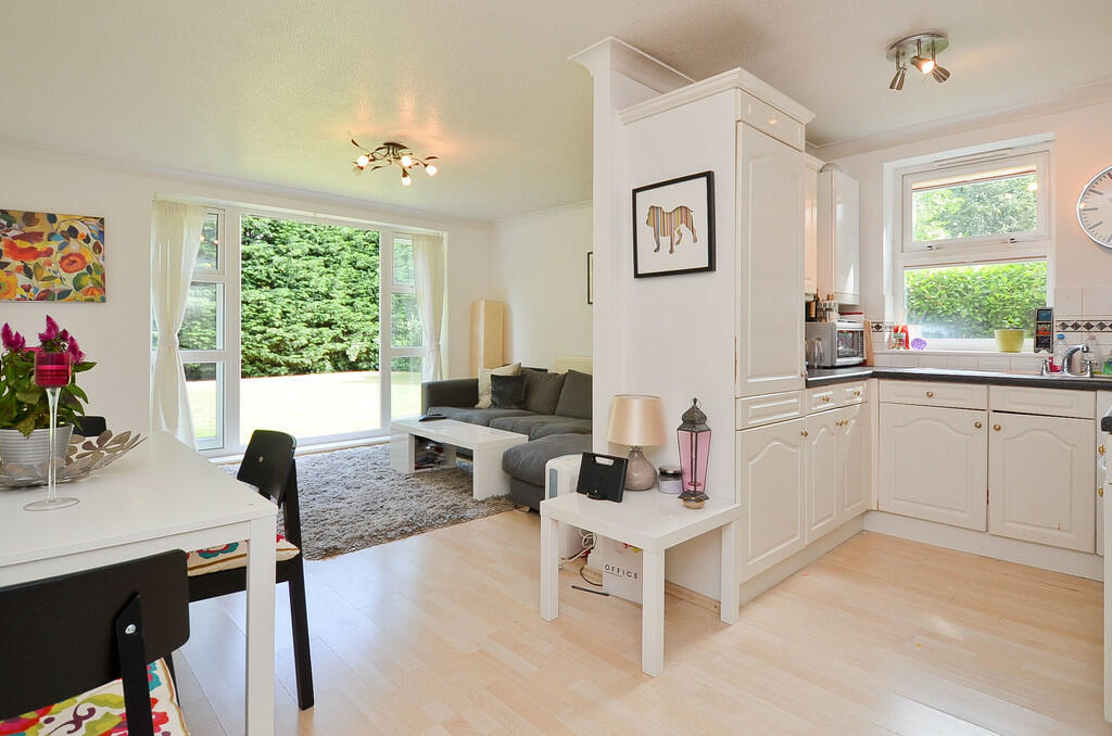 20 Foxwood Green ...