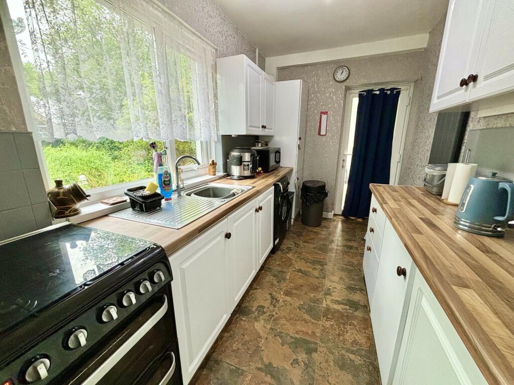 Kitchen / Breakfast Room