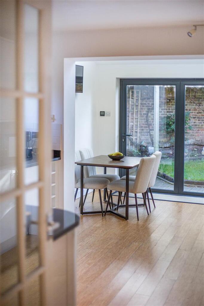 Linden Close, Thames Ditton