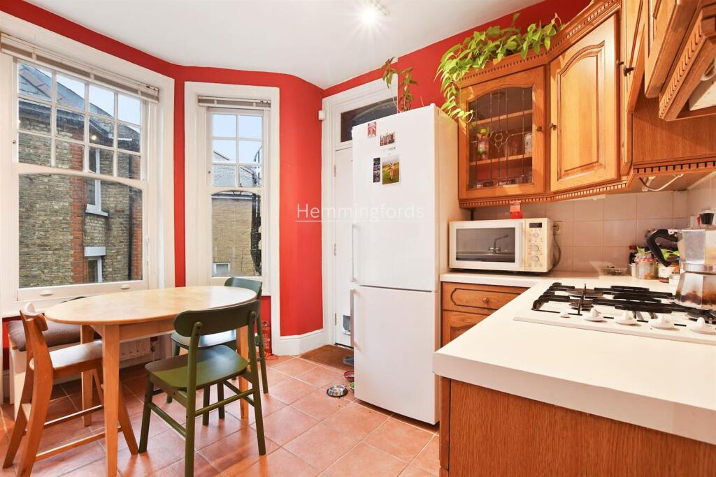 11-5f2779221- GCHMF - 208 Fortis Green Road - Kitc