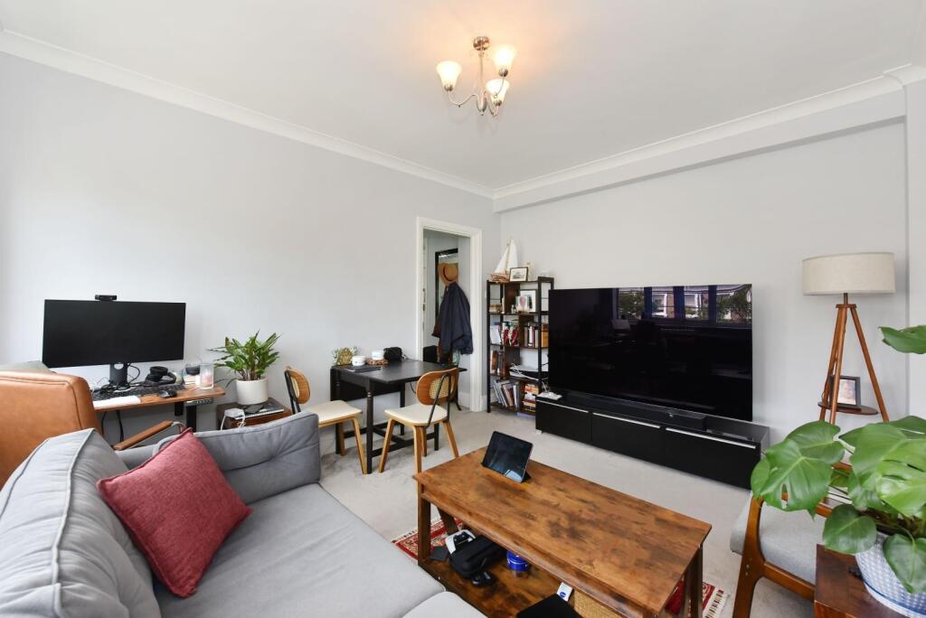 Flat 98, Chatsworth Court (7).JPG