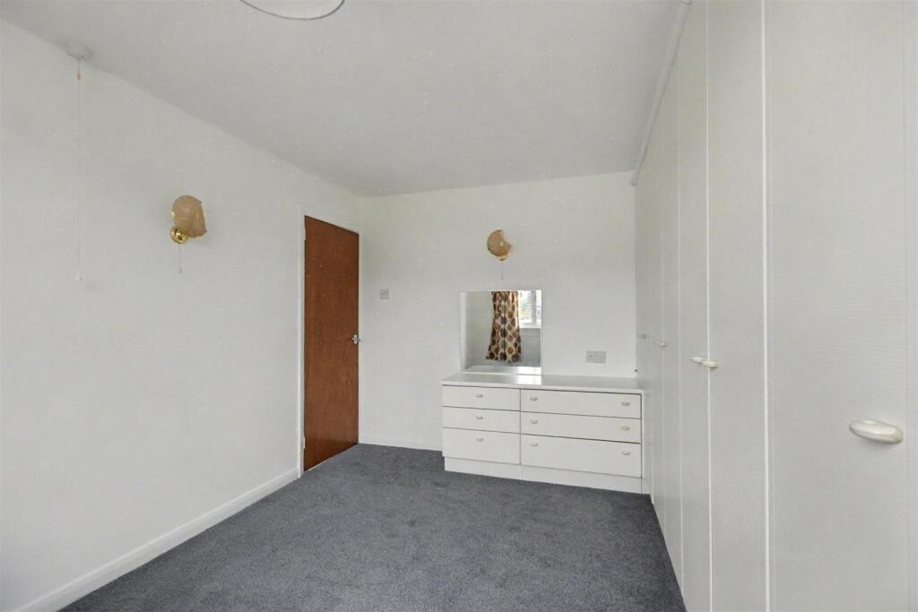 Bedroom 1_2.jpeg