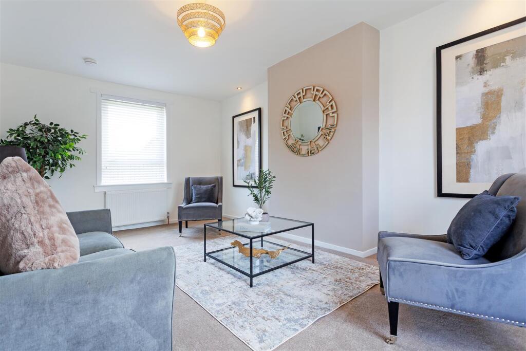 29 Churchill Cres 23.jpg