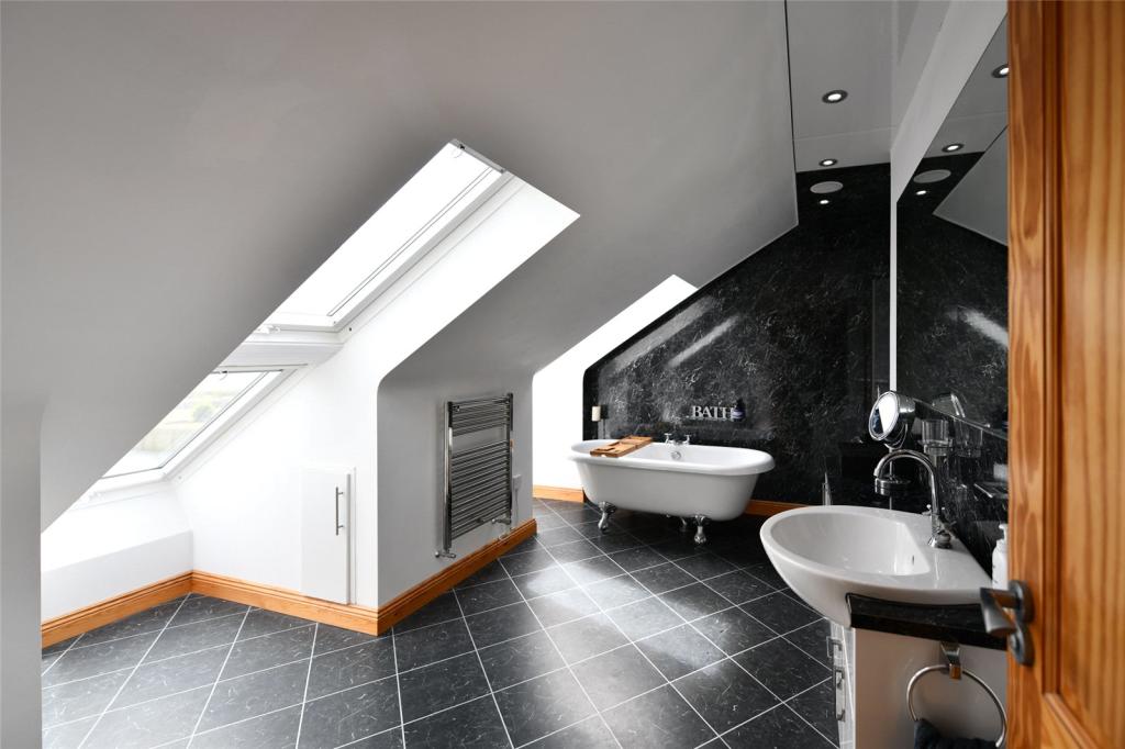En-Suite Bathroom