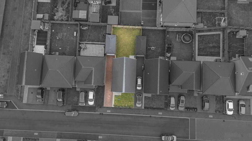 27 Riverside Lane, W