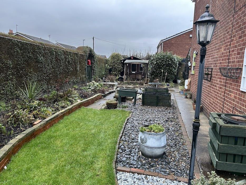 SIDE GARDEN
