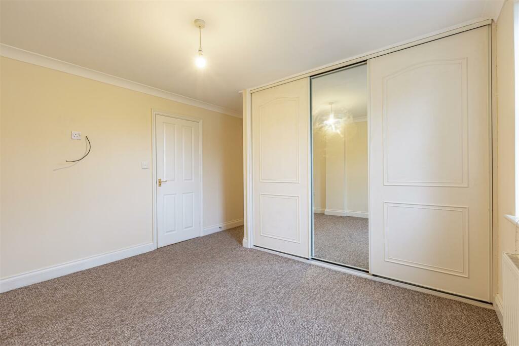 2a Burleigh Road, Addlestone, KT151pl - 13.jpg