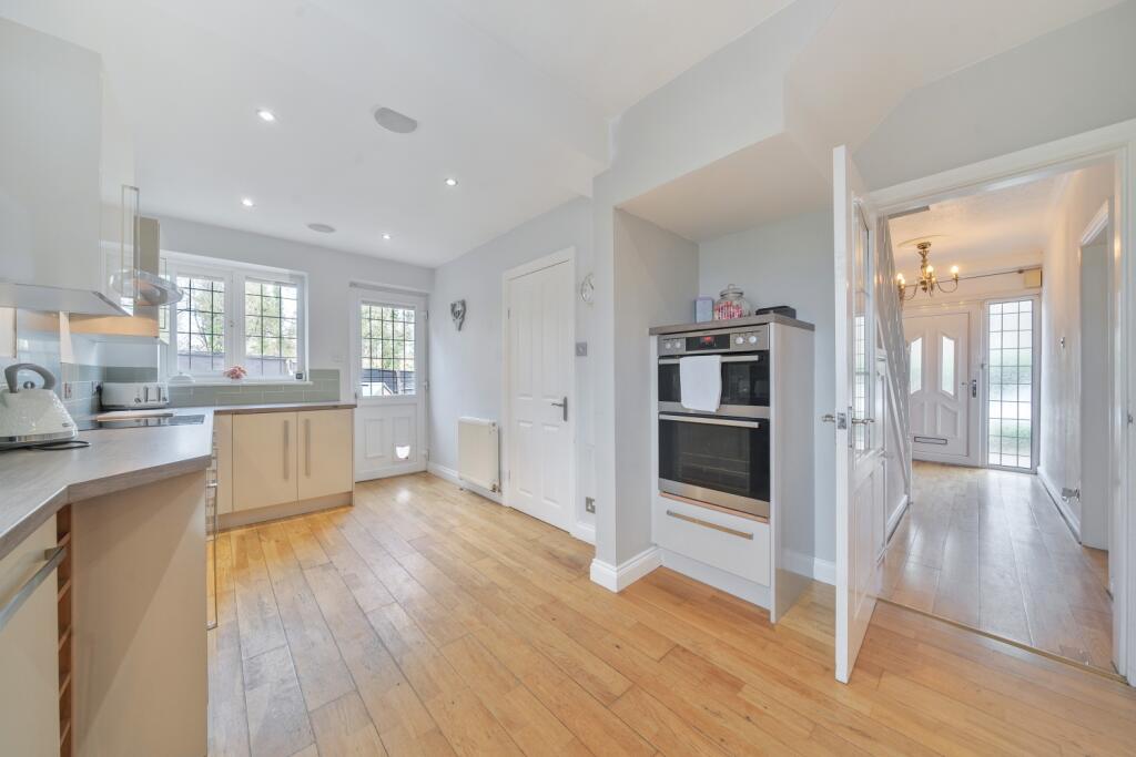 1385344-29-692986cf0e381-ARW-1