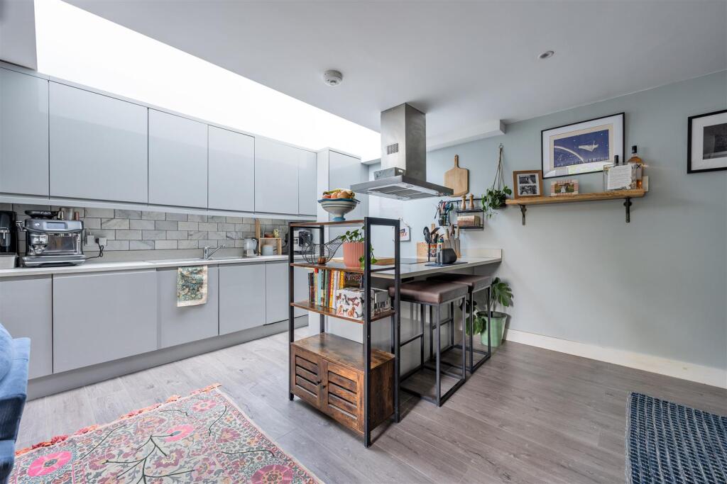 High Road Leyton, E10